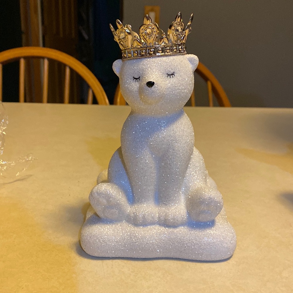 Bath and body works bear soap holder.